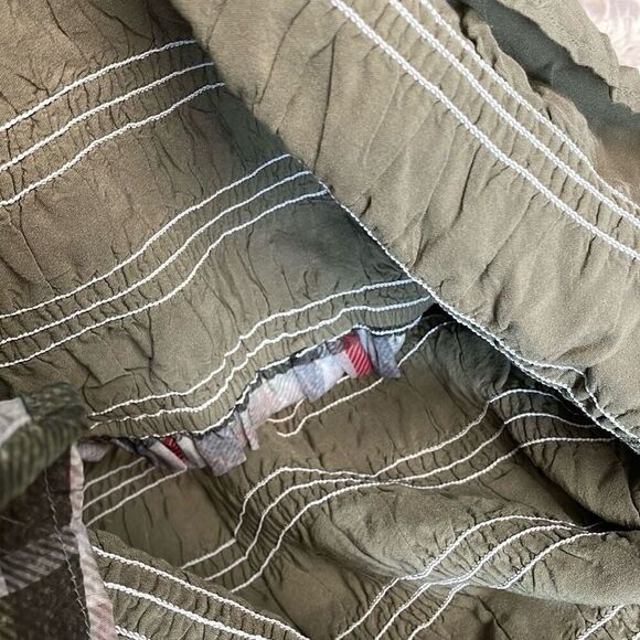 KAY + JAY  Bubble Sleeve Smocked Ruffled Cropped Blouse SZ Small Dark Green Red - Picture 7 of 7